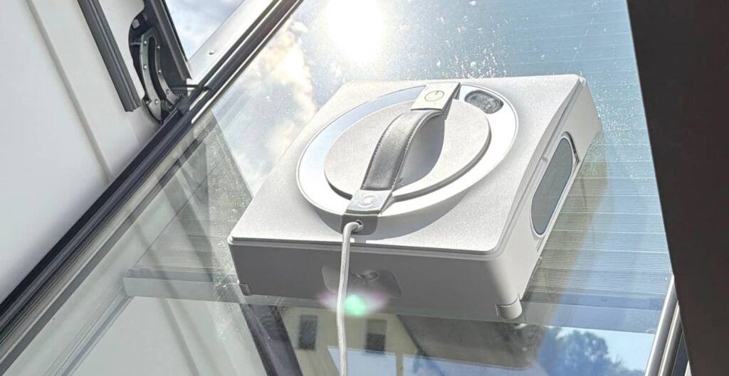 Beitragsbildd: Fensterputzroboter und ihre Funktionsweise – eine sinnvolle Alternative