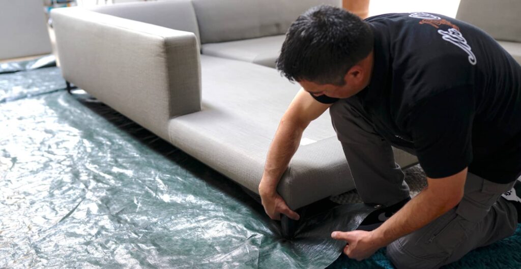 Beitragsbild: Sofa reinigen: Was gehört dazu und wie gehen Profis vor